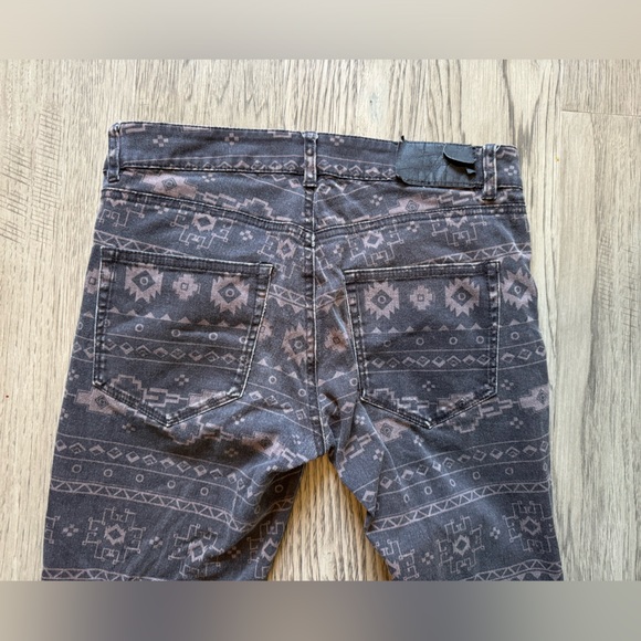 Divided Tribal print Jeans - Picture 3 of 6